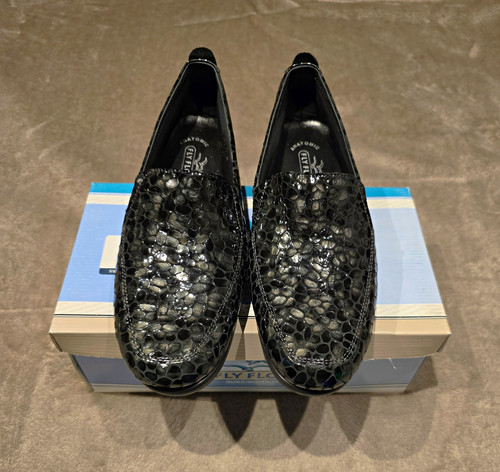 Fly flot women black reptile - fly,