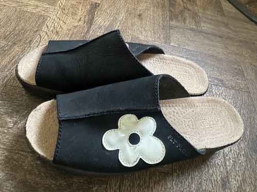 Fly flot black leather - leather, floral